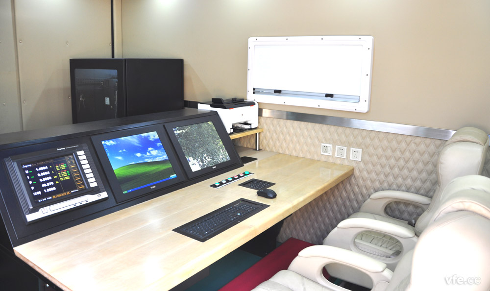 移動(dòng)式高壓電機(jī)能效計(jì)量檢測(cè)平臺(tái)內(nèi)部操控臺(tái) 移動(dòng)式高壓電機(jī)能效計(jì)量檢測(cè)平臺(tái)內(nèi)部操控臺(tái)