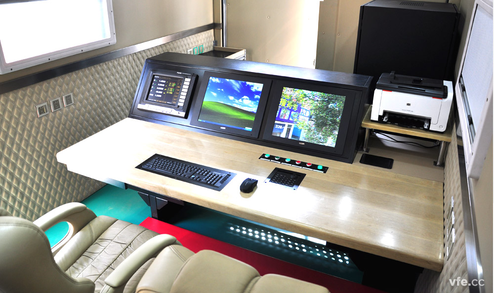 移動(dòng)式高壓電機(jī)能效計(jì)量檢測(cè)平臺(tái)內(nèi)部操控臺(tái) 移動(dòng)式高壓電機(jī)能效計(jì)量檢測(cè)平臺(tái)內(nèi)部操控臺(tái)