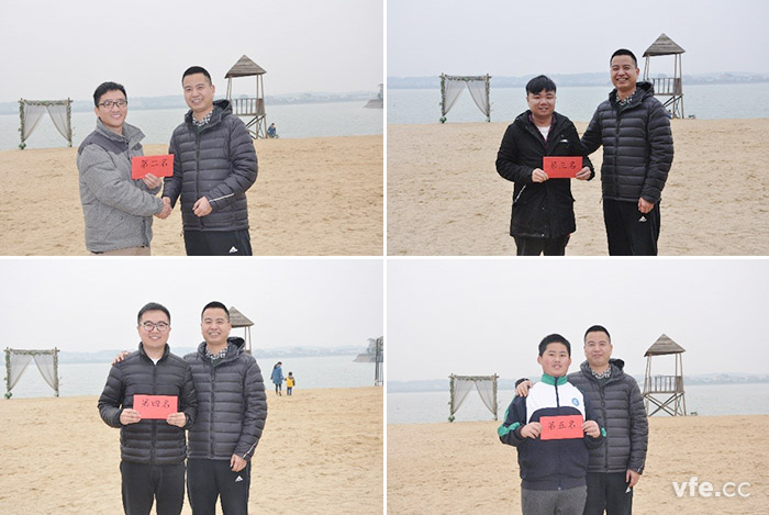 徐總給獲獎團(tuán)隊(duì)頒獎