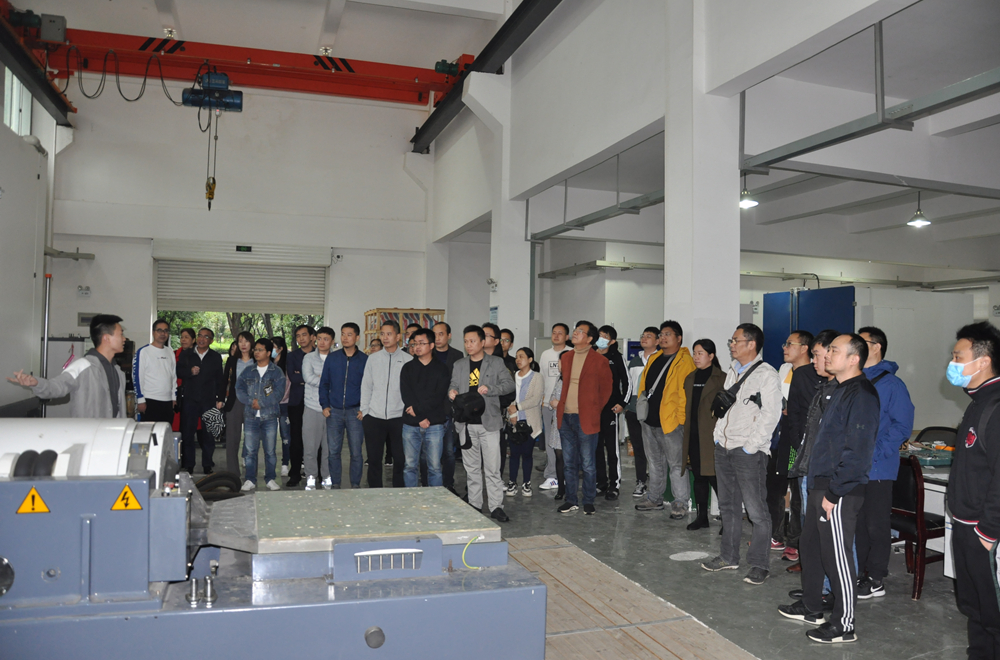 聯(lián)學(xué)聯(lián)創(chuàng)，半床棉被